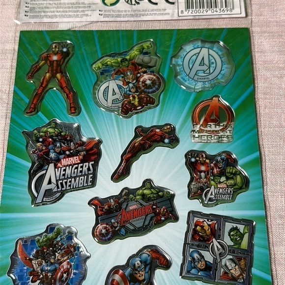 Avengers Marvel superhero stickers 30 stickers shiny & raised puffy stickers NEW - Picture 6 of 10